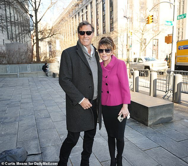 La leyenda de la NHL que está saliendo con Sarah Palin culpa a las celebraciones de la noche del orgullo por la pérdida de los New York Rangers: ‘Bad Mojo’