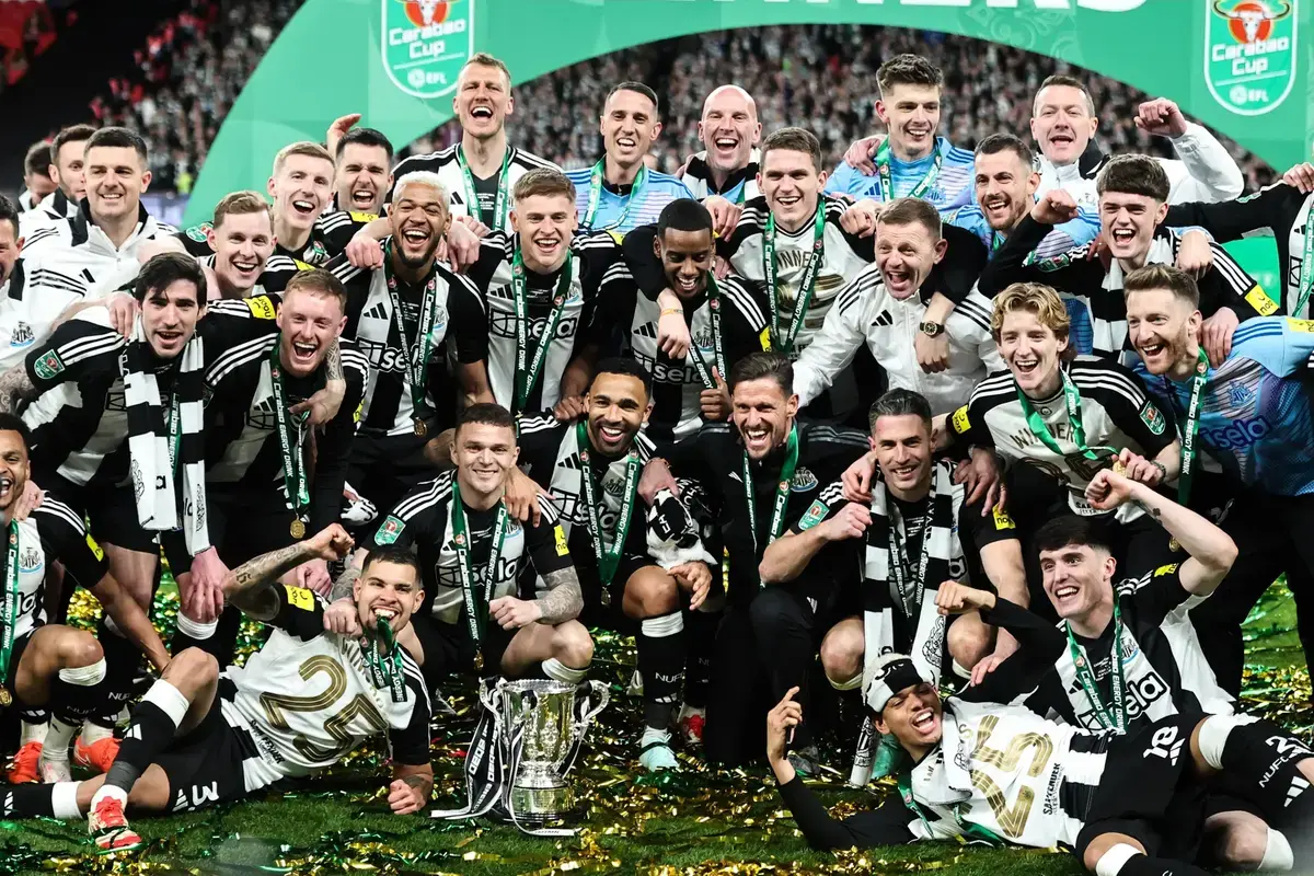 Magnífico relato del desfile de la victoria del Newcastle United hoy hace exactamente un año