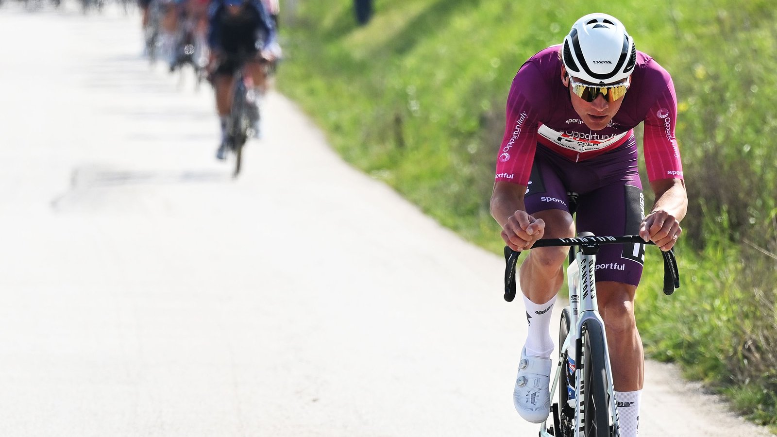 Mathieu van der Poel explica por qué se niega a seguir la tendencia del manillar estrecho