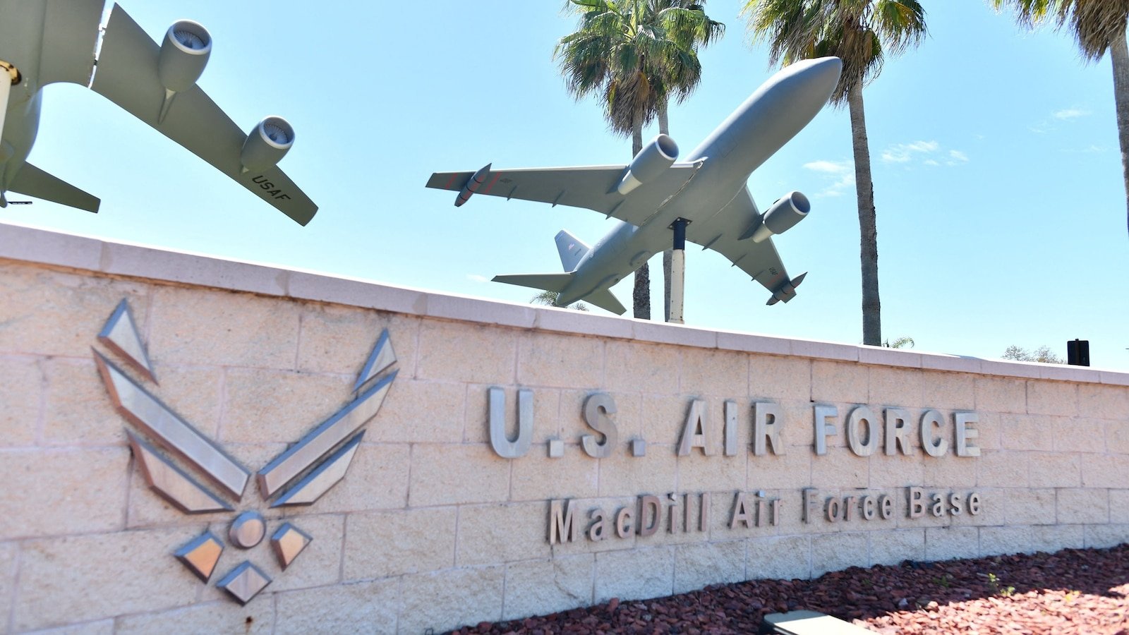 Dos personas acusadas en relación con presunto dispositivo explosivo en la Base de la Fuerza Aérea MacDill: FBI