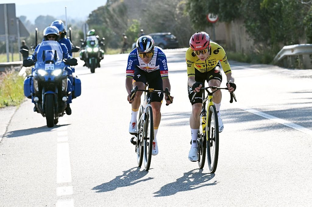 “No estaba contento conmigo, pero así es el ciclismo” – Jonas Vingegaard reflexiona sobre táctica y deportividad después de una escapada de dos hombres con Remco Evenepoel en la Volta a Catalunya