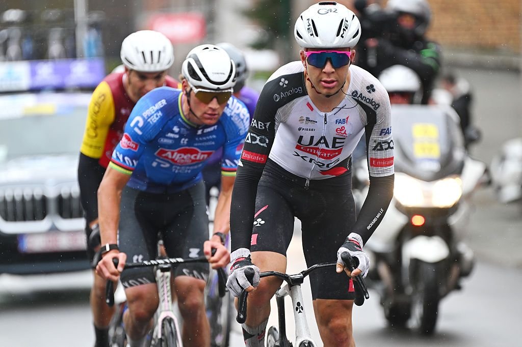 “Florian Vermeersch fue demasiado generoso con Mathieu van der Poel” – Sean Kelly cuestiona las tácticas expuestas durante el fin de semana inaugural