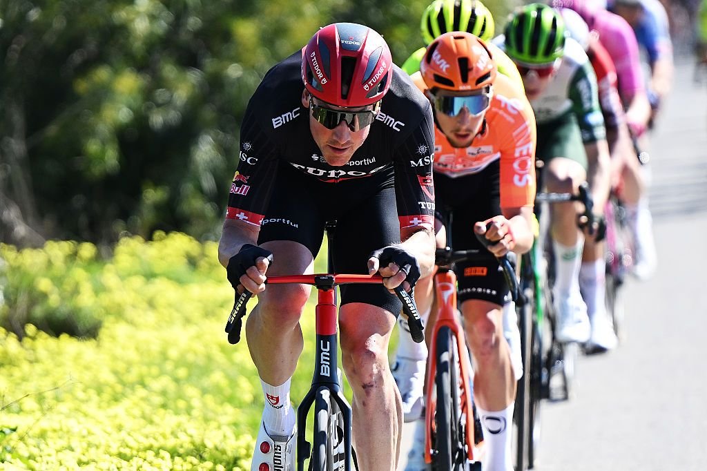 Grandes fracturas para Stefan Küng y Ben Swift como consecuencia de las lesiones de Omloop Het Nieuwsblad