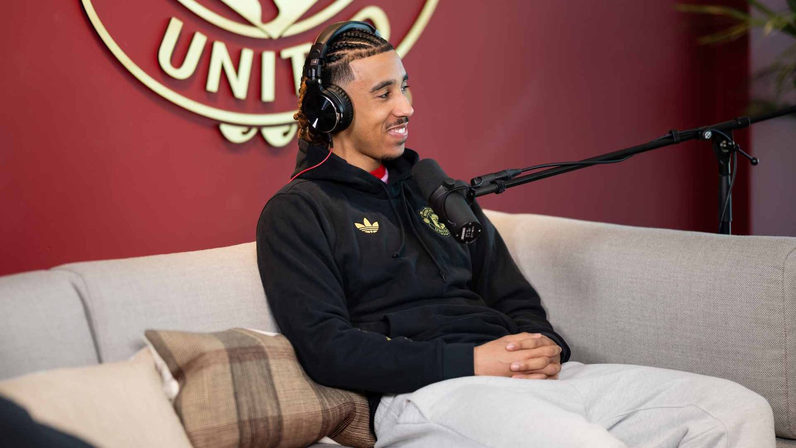 Leny Yoro habla sobre la amistad con Kobbie Mainoo en Inside Carrington | 17 de marzo de 2026