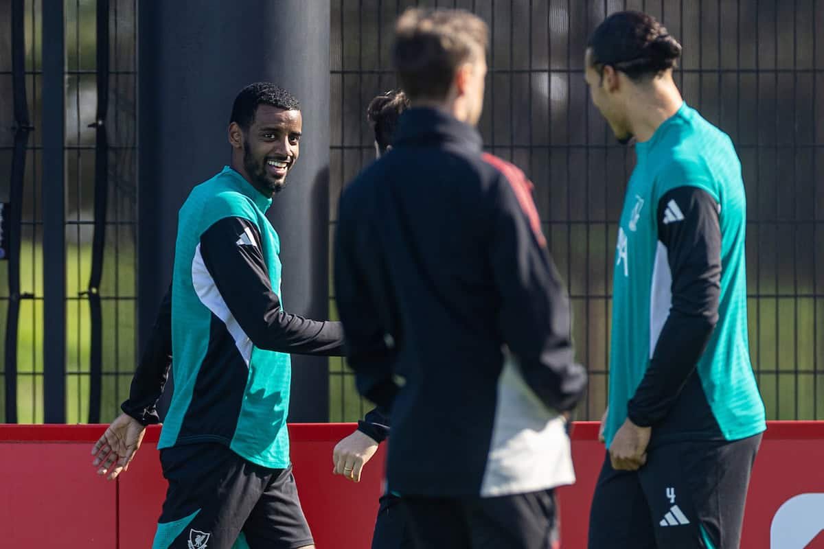 Alexander Isak Corre y trabaja con balón en AXA