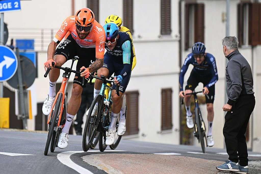 “Es fantástico tener una carta más para jugar” – Ineos Grenadiers considera a Josh Tarling como comodín para la Milán-San Remo junto a Filippo Ganna