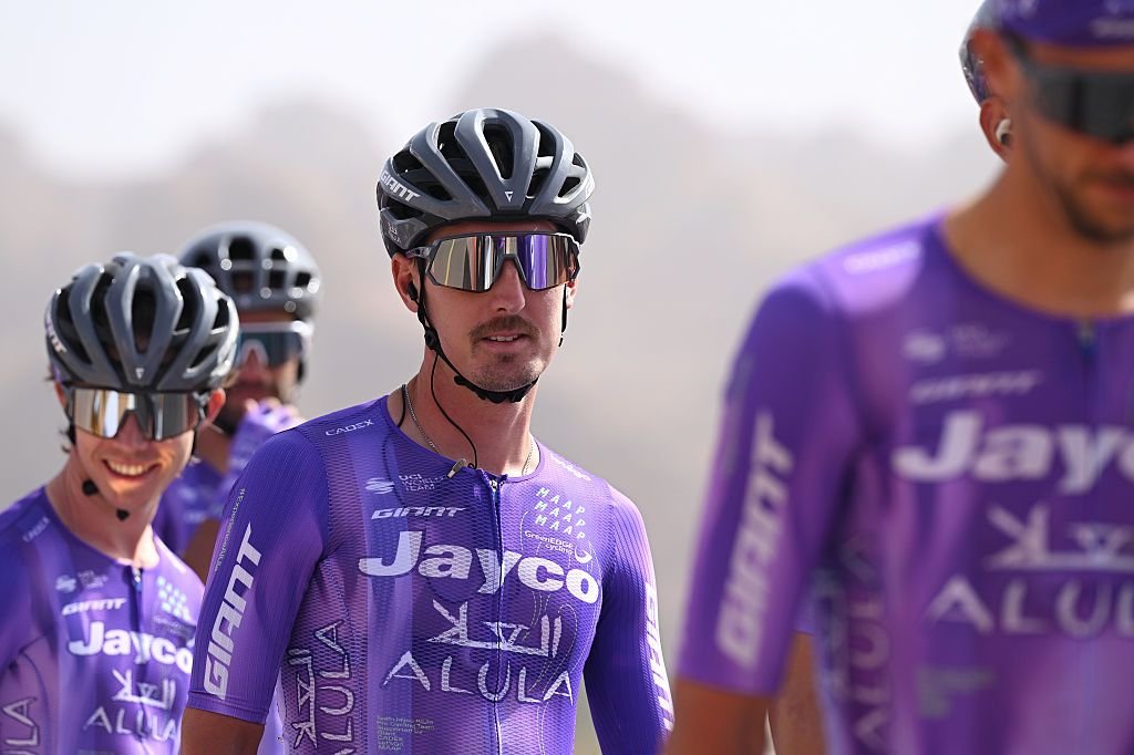 “Estoy aprendiendo a aceptar el riesgo inherente a las carreras en carretera” – El ciclista de montaña Alan Hatherly continúa su acelerada transformación en WorldTour en Tirreno-Adriático