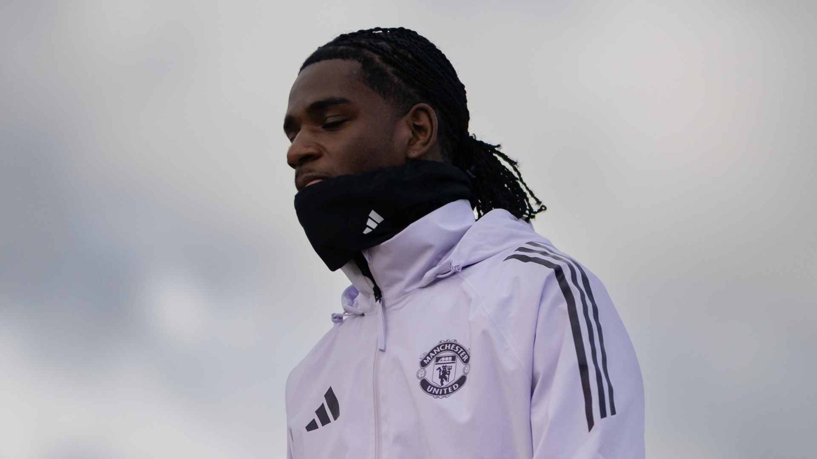 Ayden Heaven entrena con la selección absoluta de Inglaterra antes del partido sub-20