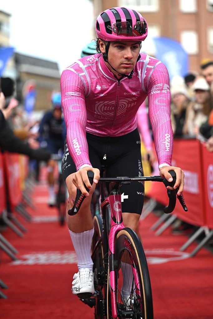 ‘Sidequest’ – Noah Hobbs rescatado por un fan local después de perderse durante Omloop Het Nieuwsblad