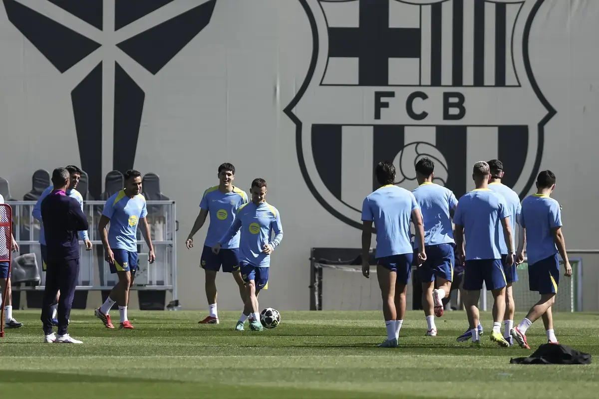 La plantilla de 23 jugadores del Barcelona para el Newcastle United ya ha sido anunciada para el miércoles por la mañana.