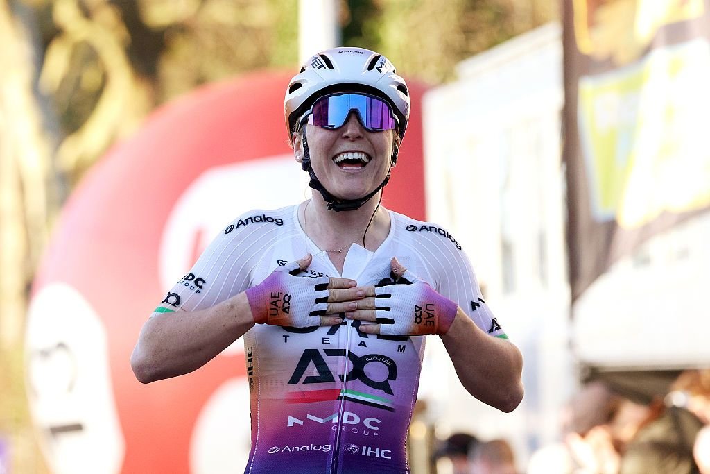 Samyn Ladies: Lara Gillespie vuela la subida en Dour después de una pequeña escapada para conseguir su primera victoria en carretera de la temporada