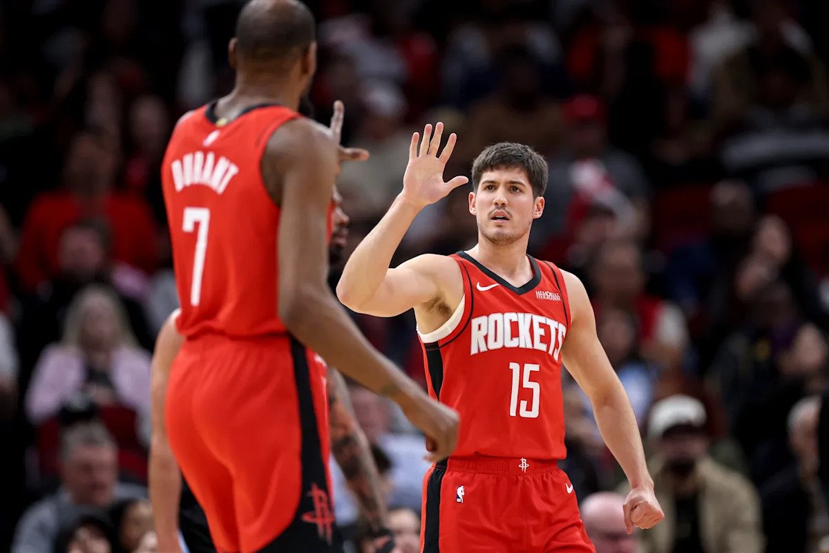 ¿Reed Sheppard se está convirtiendo en una estrella de los Rockets?