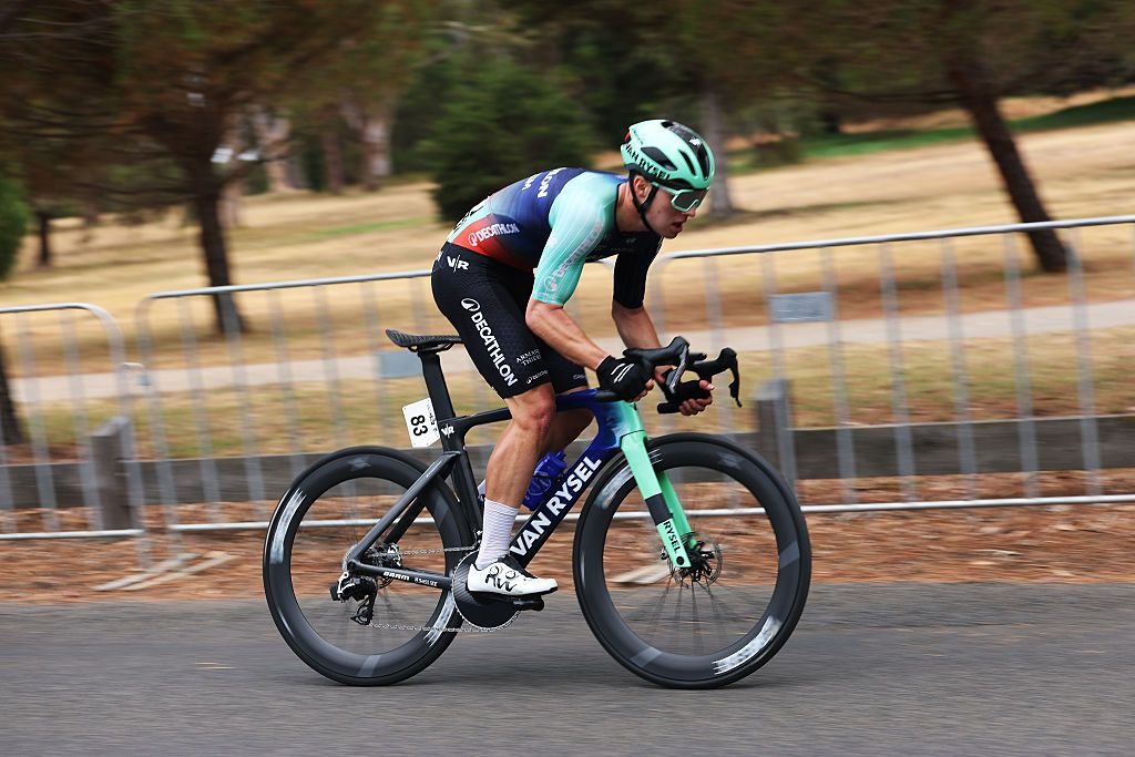 París-Camembert: el francés Pierre Gautherat escapa de sus compañeros de fuga en el último kilómetro para ganar la carrera de casa