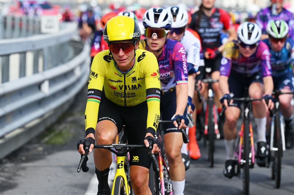 La finalista de 2025, Marianne Vos, se retira de la Milán-San Remo en el último minuto porque la lista de salida pierde otro gran nombre
