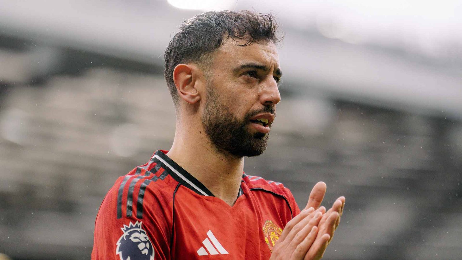 Bruno Fernandes reacciona ante Man Utd 3 Aston Villa 1 | 15 de marzo de 2026