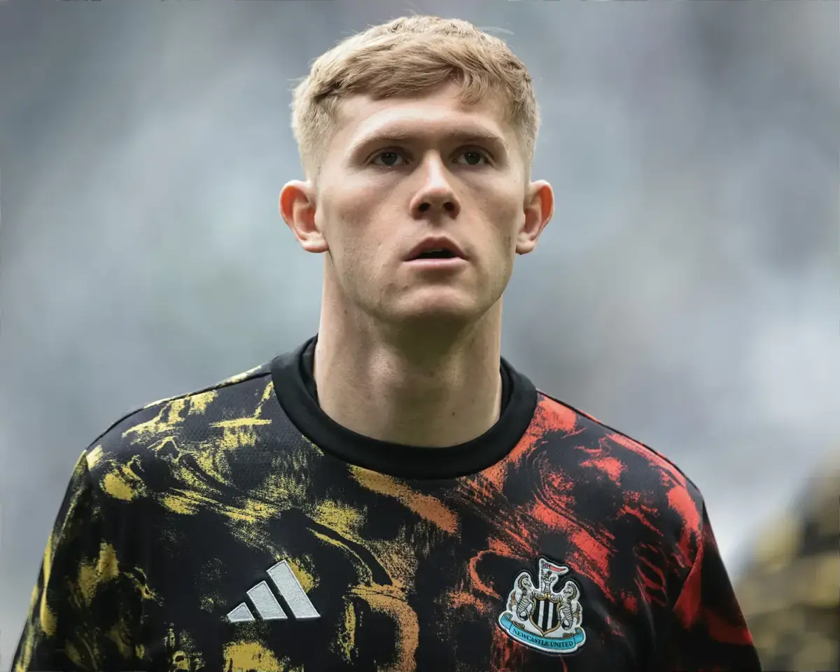 “No necesariamente leo demasiado sobre el pasado…” Lewis Hall sobre el futuro