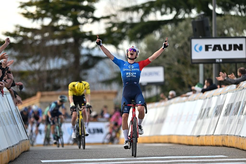 Faun Drôme Classic: Romain Grégoire niega a Visma-Lease a Bike una merecida victoria en el sprint cuesta arriba