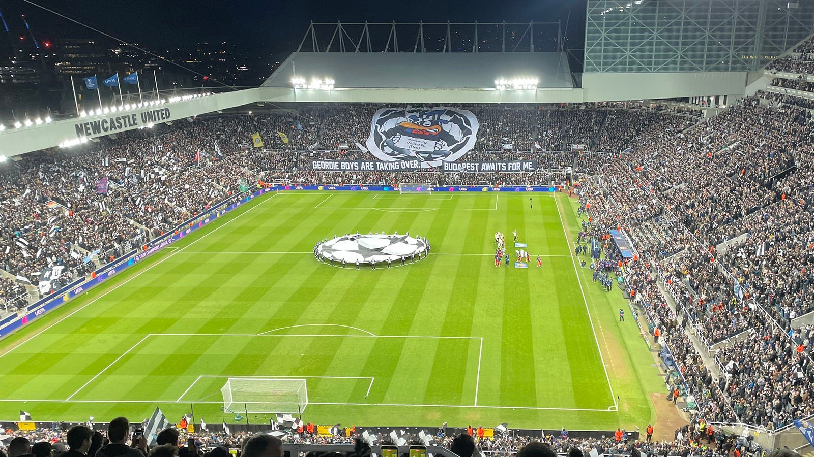 Preguntamos a los aficionados del Newcastle si preferirían ganar contra el Sunderland o el Barcelona, reacción interesante