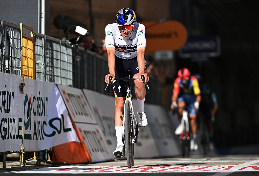 ‘Sólo quiero terminar en el podio el domingo’: el héroe local Giulio Pellizzari lucha contra el dolor y Matteo Jorgenson finaliza segundo en la general en Tirreno-Adriático