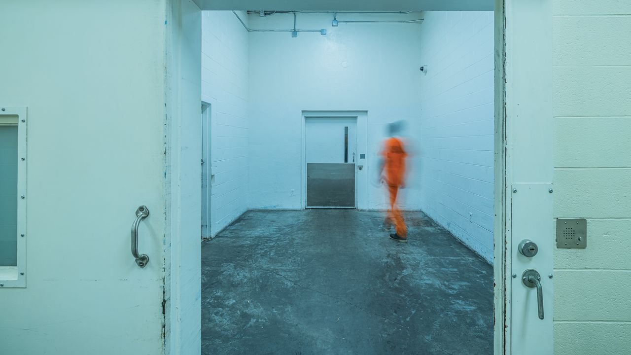 El hombre que irrumpió en prisión