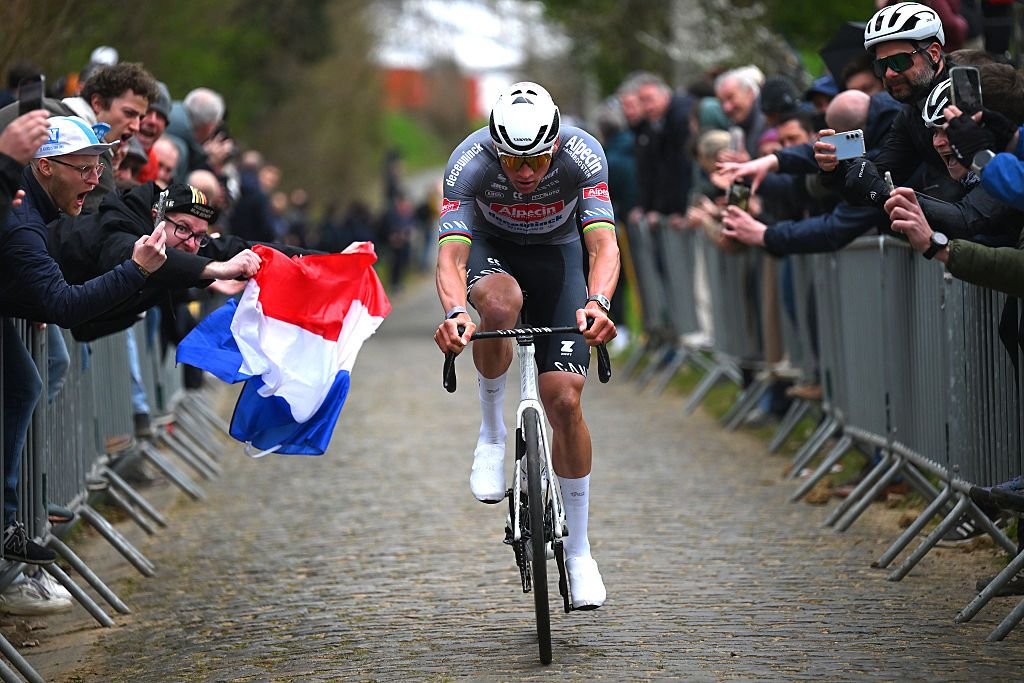 E3 Saxo Classic EN VIVO: Mathieu van der Poel vuelve a la acción sobre los adoquines de Flandes