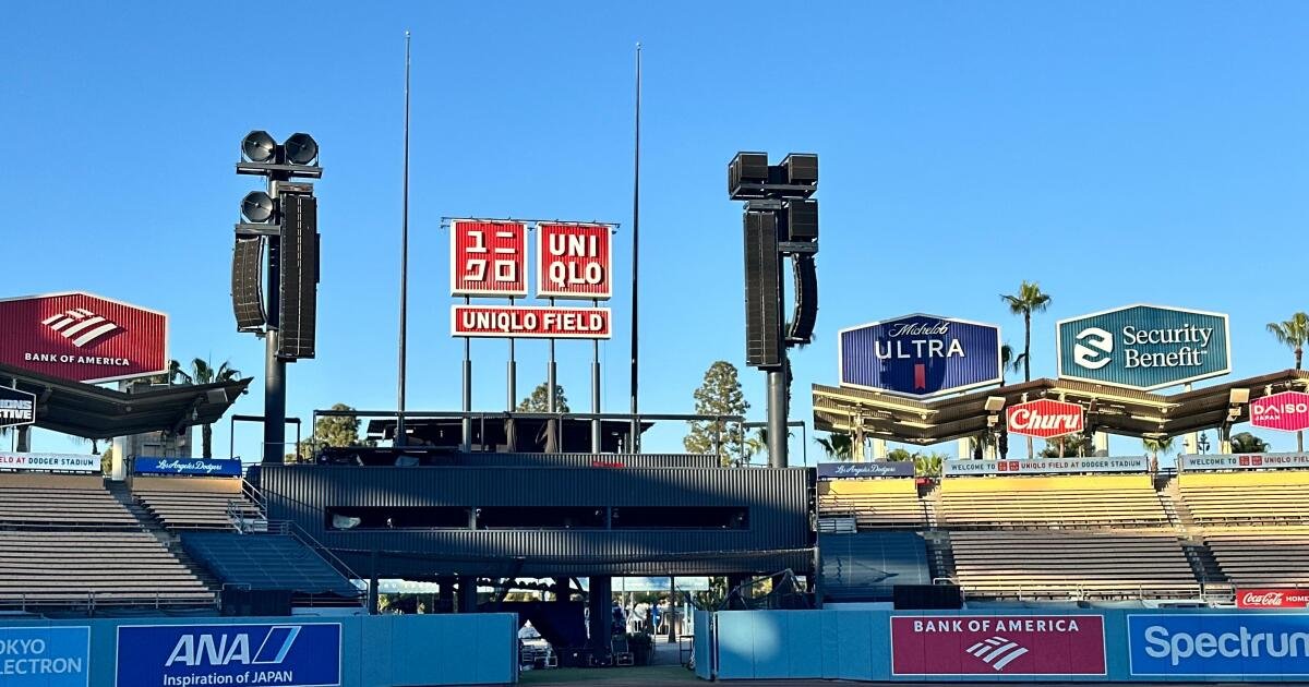 Los carteles dicen Uniqlo Field. Seguirás diciendo Dodger Stadium