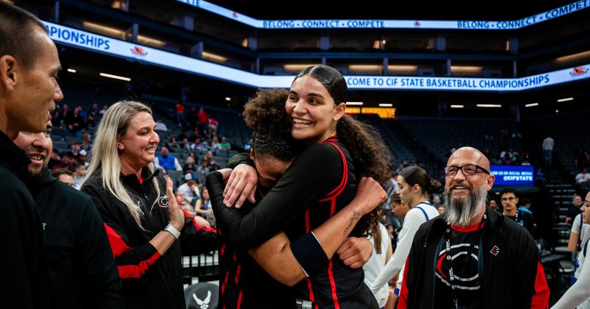 Corona Centennial derrota a Clovis por el título de baloncesto femenino de la División I