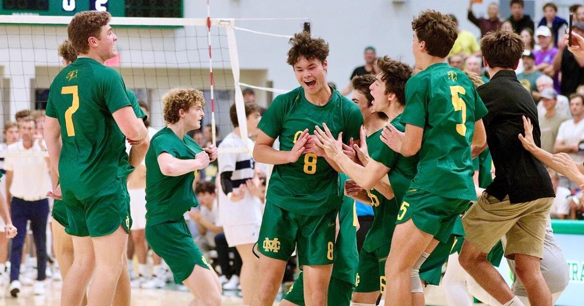 El voleibol masculino de Mira Costa vence a su rival Loyola en un thriller