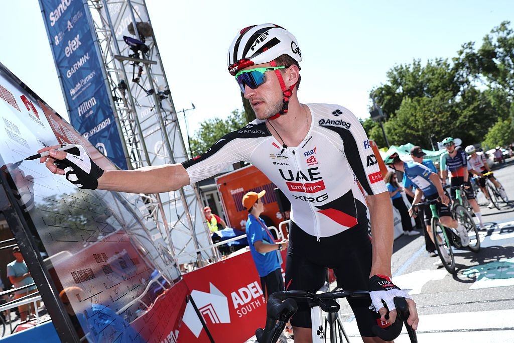 “Sientes un poco de urgencia”: Tadej Pogačar se reúne con un servidor clave de Classics mientras Mikkel Bjerg regresa de una lesión en el E3 Saxo Classic