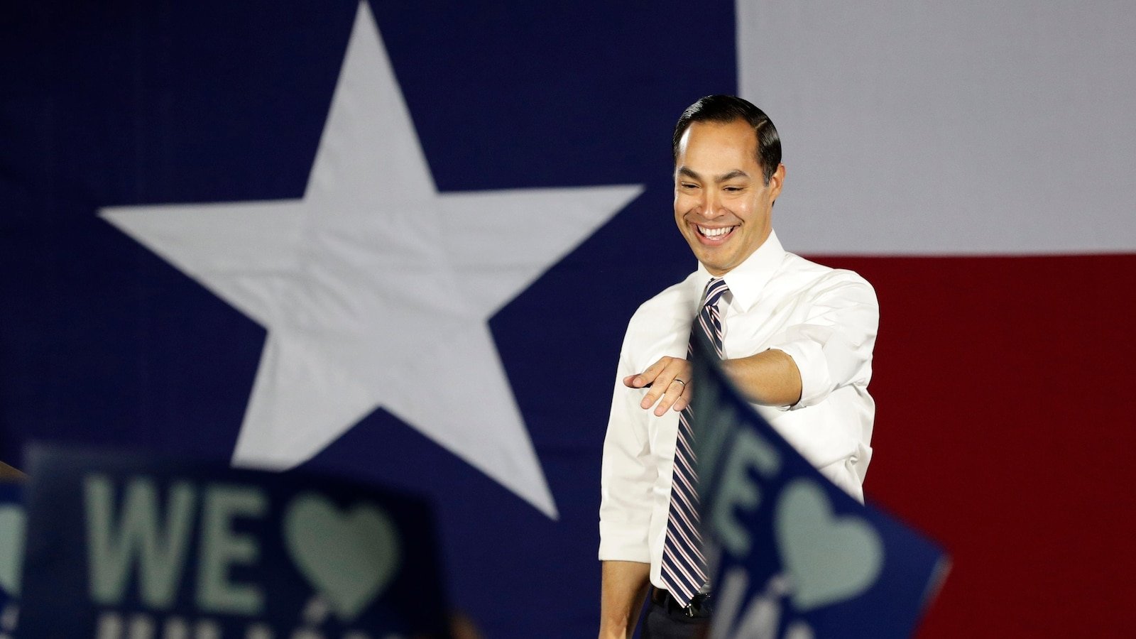 Julián Castro planea donación de $250 millones para grupos comunitarios latinos en el suroeste