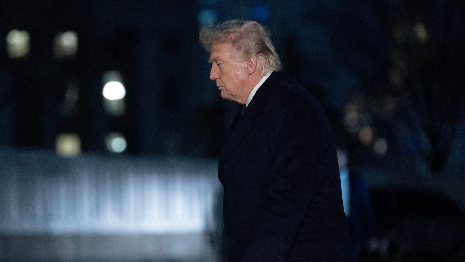 Trump sugiere que podría retrasar el viaje a China, pero Bessent dice que no es para presionar al Estrecho de Ormuz