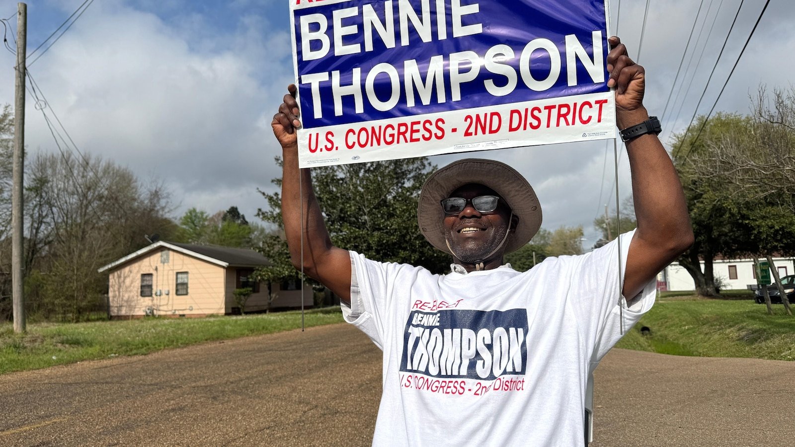 El veterano representante estadounidense Bennie Thompson derrota al joven retador demócrata en las primarias de Mississippi
