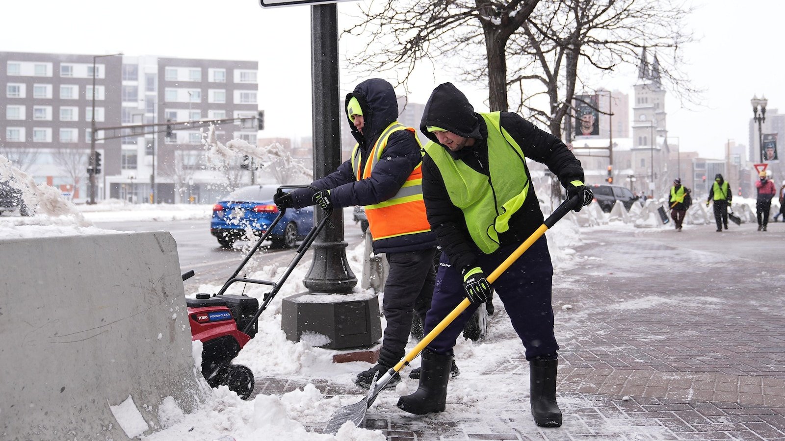 Tormentas severas azotan partes de Estados Unidos con nieve y fuertes vientos y aumentan la amenaza de tornados