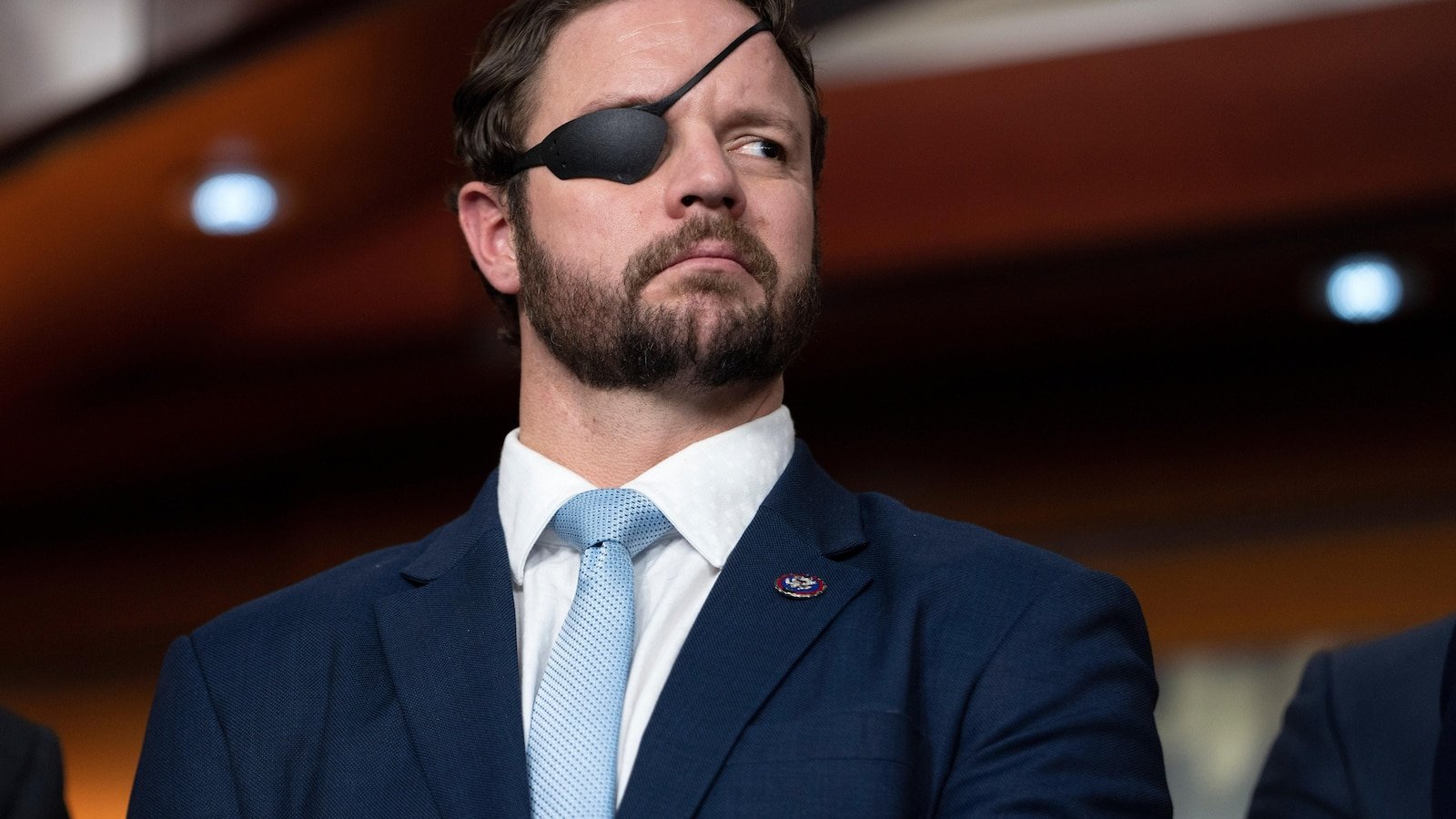 El retador republicano Steve Toth derroca al representante Dan Crenshaw en las primarias de Texas