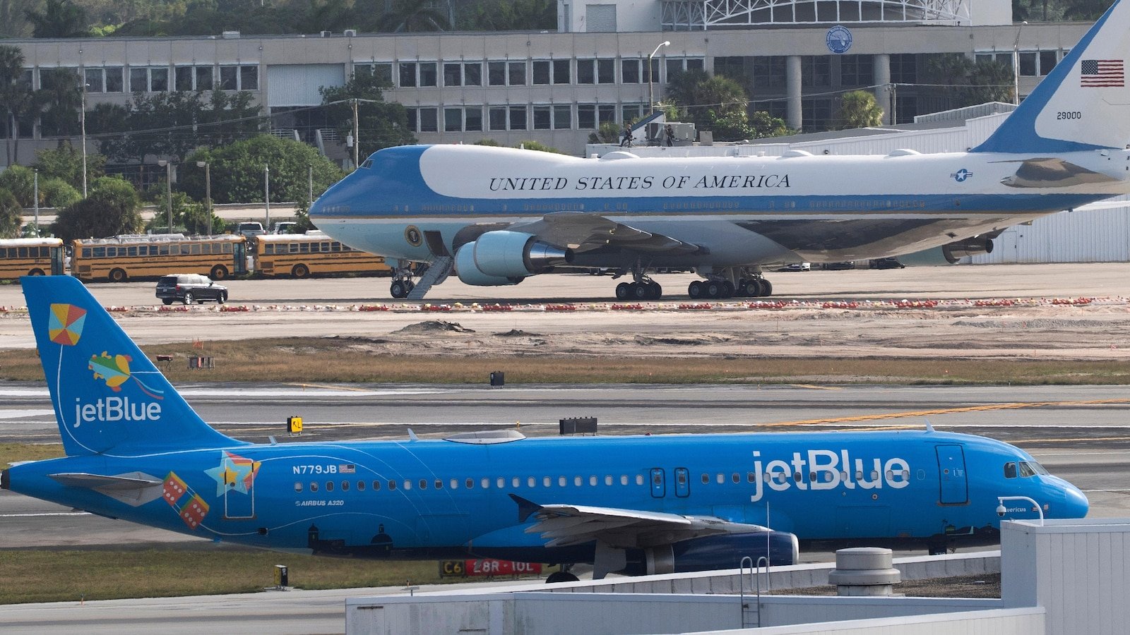 La FAA suspende brevemente todos los vuelos de JetBlue después de una solicitud de la aerolínea