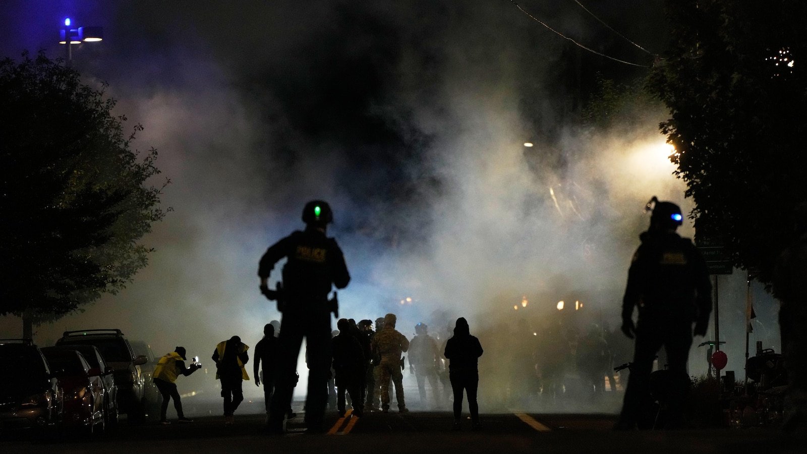 Tribunal de apelaciones suspende órdenes que restringen el uso de gas lacrimógeno por parte de agentes federales en el edificio de ICE de Portland