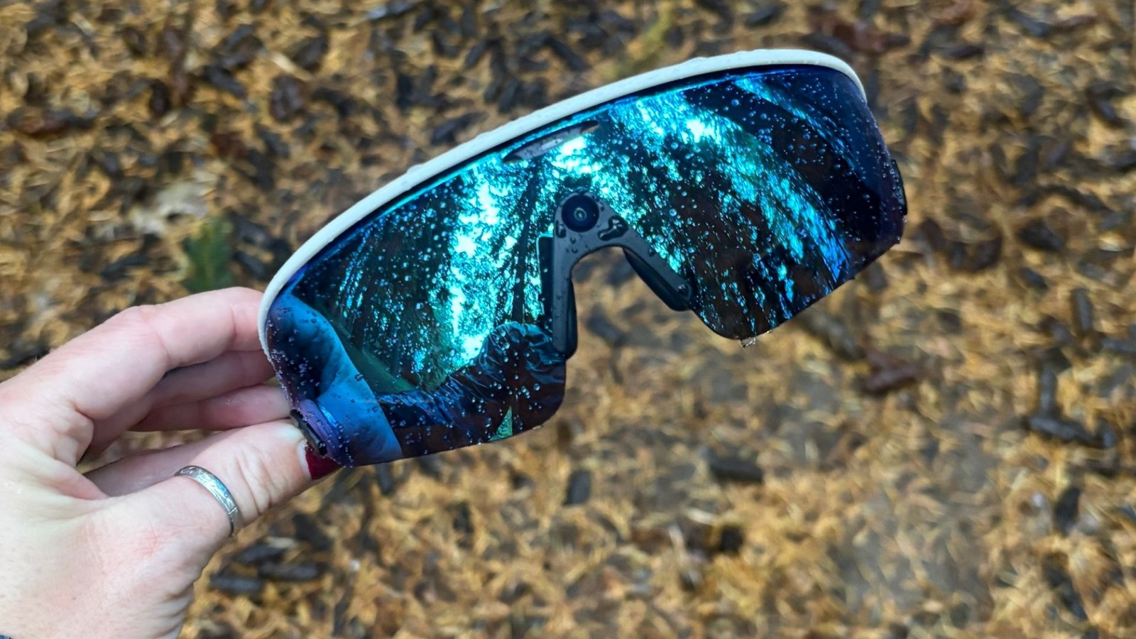 Golpe de calor: las gafas Oakley Vanguard Meta serían mejores sin IA