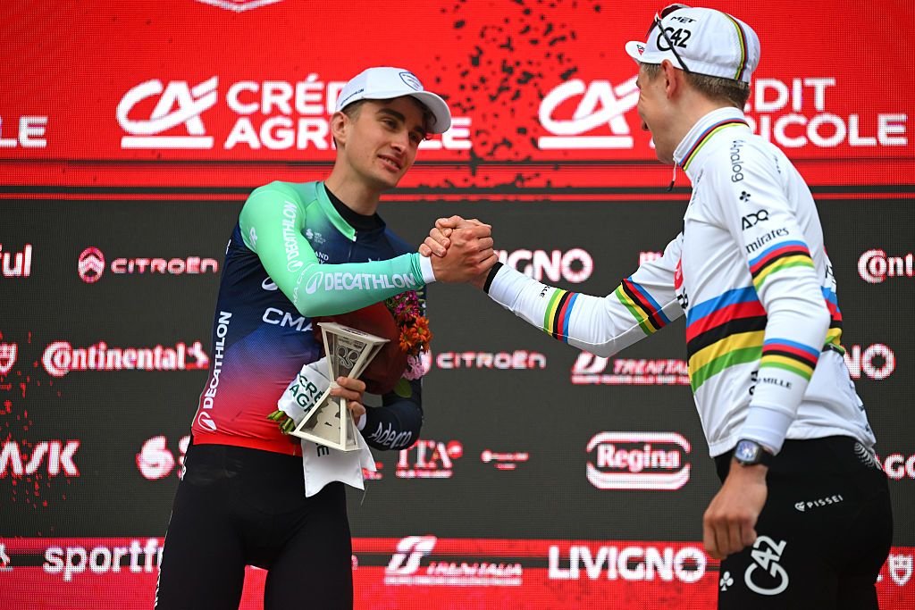 ‘Es una gran máquina’: Tadej Pogacar obligado a compartir la gloria de la Strade Bianche con su nuevo rival Paul Seixas