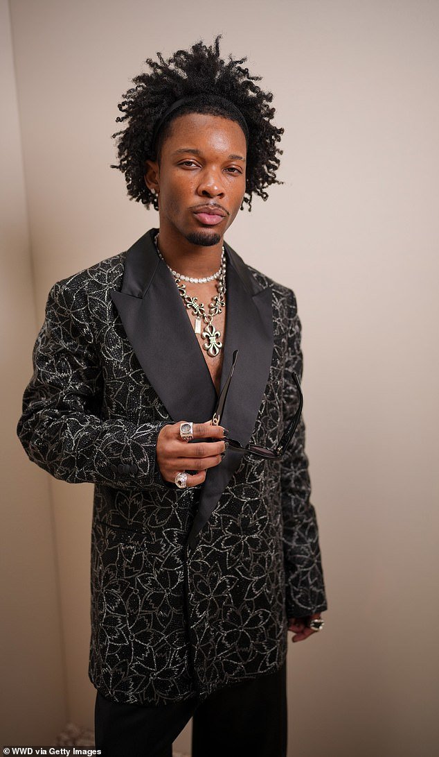 El cantante D4vd arrestado por el asesinato de Celeste Rivas, de 14 años, luego de que encontraran el cuerpo desmembrado de un adolescente en el baúl de su Tesla