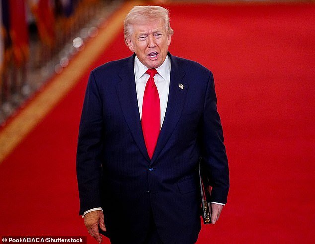 Donald Trump toma “medidas urgentes” para salvar los deportes universitarios mientras amenaza la financiación escolar