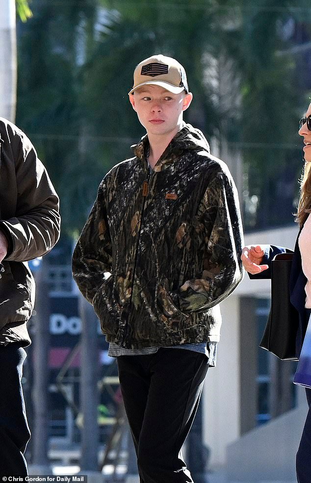 El medio hermano con cara de bebé de Anna Kepner, de 16 años, desenmascarado y acusado formalmente como adulto del asesinato de ella en un crucero.