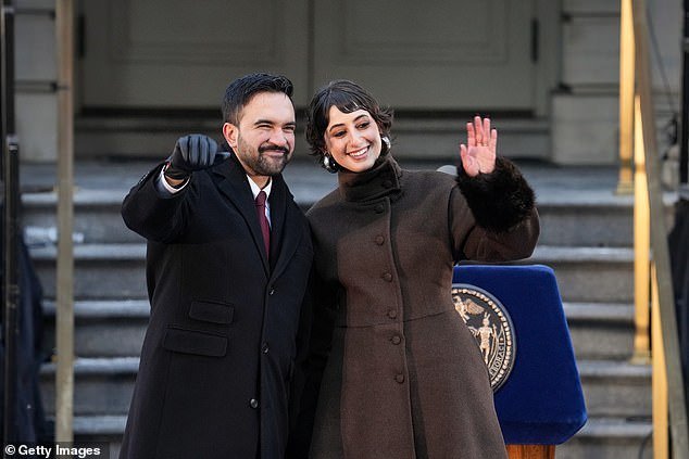 La esposa del alcalde de Nueva York que despertó huele el ‘tabloide’ por desenterrar sus palabras N y publicaciones homofóbicas mientras se disculpa MUY débil