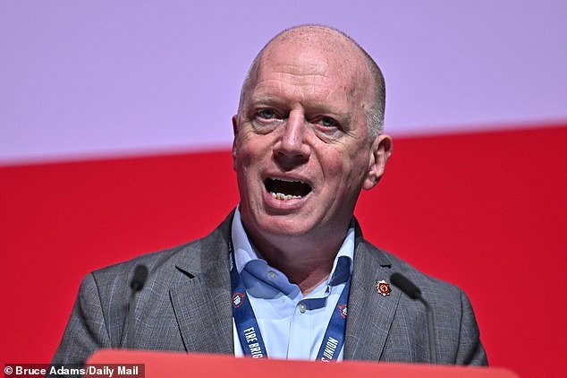 Los estudiantes enfrentan el caos este año mientras los maestros amenazan con hacer huelga por los salarios