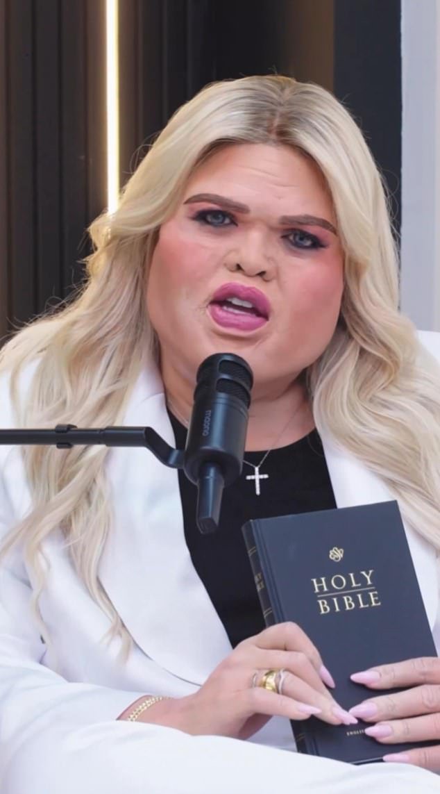 Trump le dice a Erika Kirk que los ‘demanda’ después de que el comediante se burlara cruelmente de su comportamiento tras el asesinato de Charlie