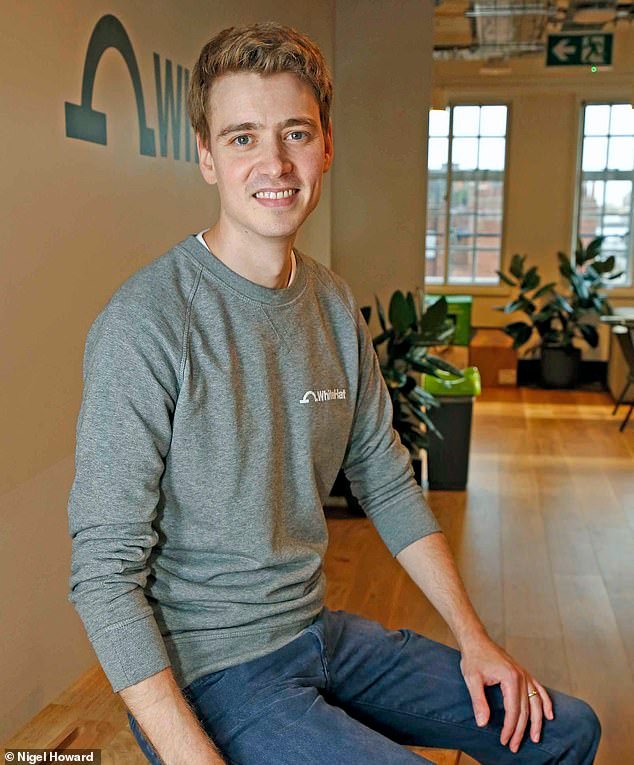 La empresa de Euan Blair, valorada en 1.400 millones de libras, acusada de empujar a los jóvenes a realizar aprendizajes inadecuados, y los directores de funerarias toman cursos de inteligencia artificial