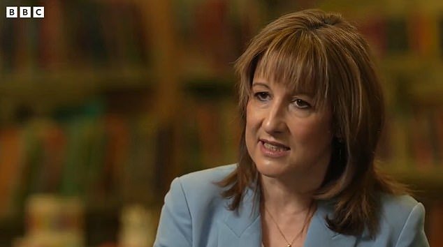 No habrá rescate energético para los ‘ricos’, ayuda sólo para los hogares más pobres y los impuestos sobre el combustible NO se reducirán para los conductores, advierte Rachel Reeves.