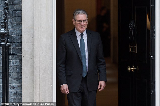 “Ni siquiera tienes una marina”: Trump intensifica los abusos contra Gran Bretaña mientras amenaza con retirarse de la OTAN, pero Starmer dice que Irán “no es nuestra guerra”