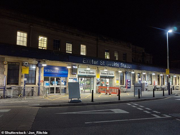 Otro ayuntamiento se enfrenta a una reacción violenta por apagar el alumbrado público de la noche a la mañana, en un intento por ahorrar 270.000 libras esterlinas al año, a pesar de los temores de que más mujeres y niñas puedan correr riesgos.