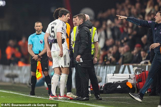 Harry Maguire golpeado por la FA después de la tarjeta roja contra Bournemouth, y SE PERDERÁ un gran choque si se extiende la sanción