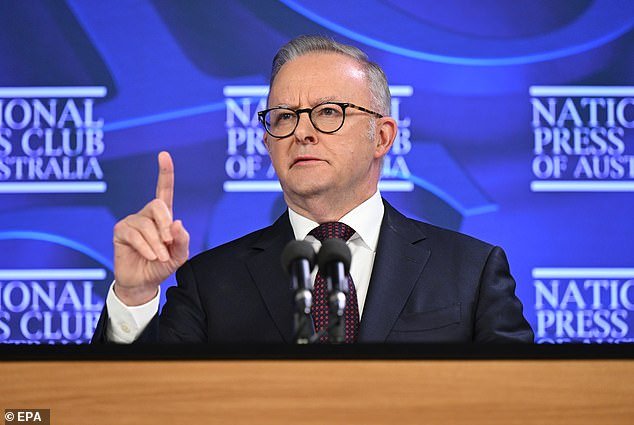 Hay muchas posibilidades de que las cosas estén a punto de empeorar para Australia en medio de la crisis del combustible: PETER VAN ONSELEN